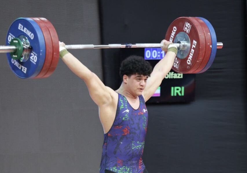 ابوالفضل زارع مدال نقره مسابقات وزنهبرداری قهرمانی جوانان جهان را به دست آورد