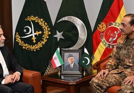 عراقچی با فرمانده ارتش پاکستان رایزنی کرد