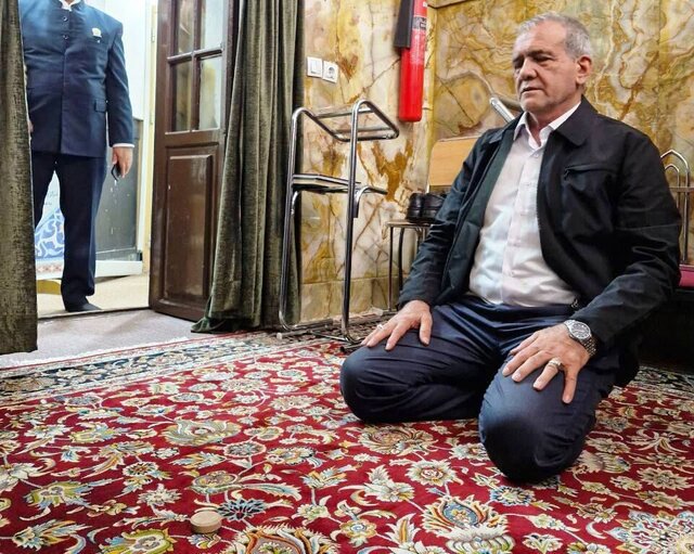 تشرف رئیس جمهور به حرم مطهر رضوی(ع)