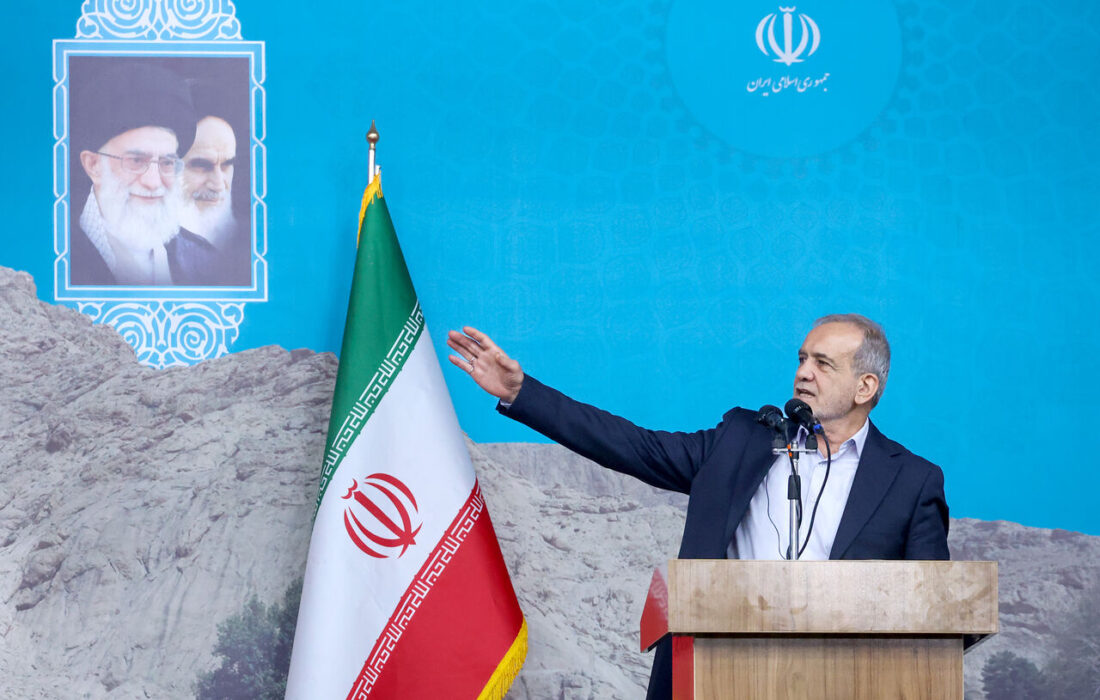 پزشکیان: با وحدت، همدلی و درایت رهبر انقلاب از بحران‌ها سربلند بیرون خواهیم آمد