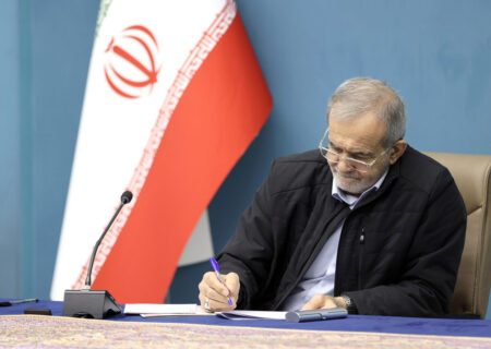 پیام تسلیت پزشکیان در پی درگذشت رئیس فقید جامعه خیرین مدرسه‌ساز کشور