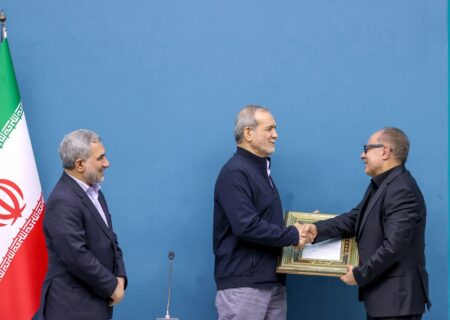 رئیس‌جمهور: همه کسانی که توان، دانش، انگیزه و عشق به ایران دارند، به میدان بیایند