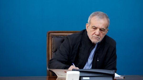 پزشکیان قهرمانی تیم ملی کشتی فرنگی را تبریک گفت