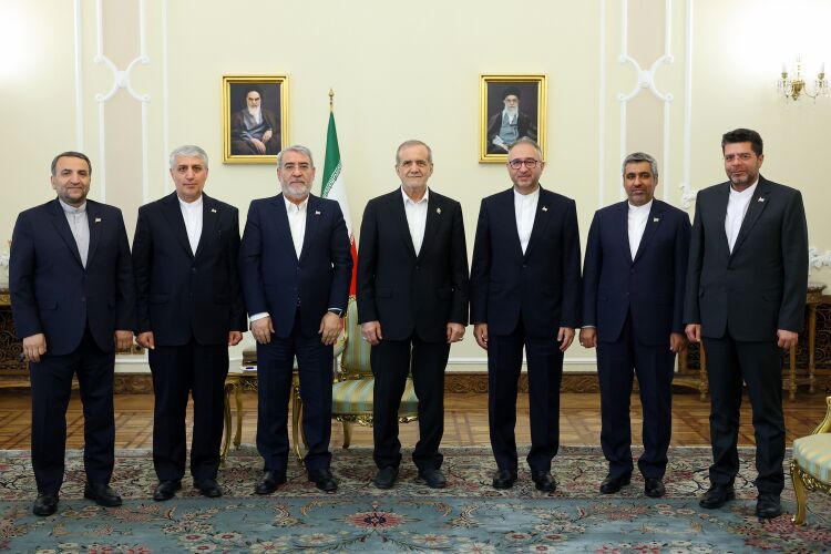 پزشکیان: گسترش همکاریها با کشورهای مختلف، ایران را در برابر تکانهها مقاوم میکند