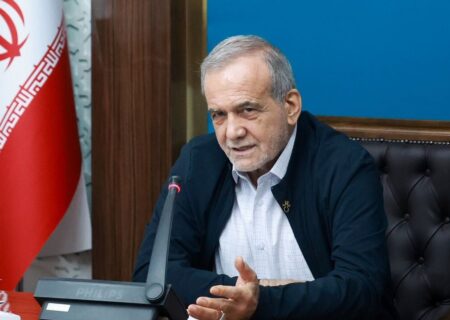 پزشکیان: اگر پناه مردم باشیم، هیچ‌گاه به سوی بیگانگان گرایش نخواهند یافت