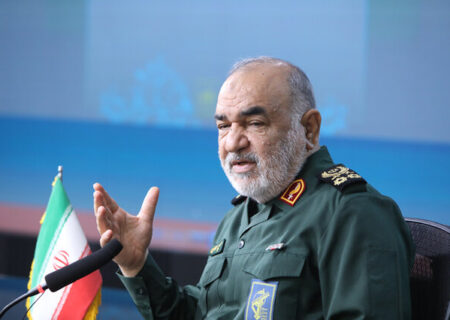 سرلشکر سلامی: نیروی دریایی سپاه کاملا مجهز و آماده به کار برای مقابله با هر تهدیدی است