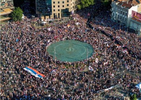تظاهرات مخالفان در بلگراد به خشوت کشیده شد
