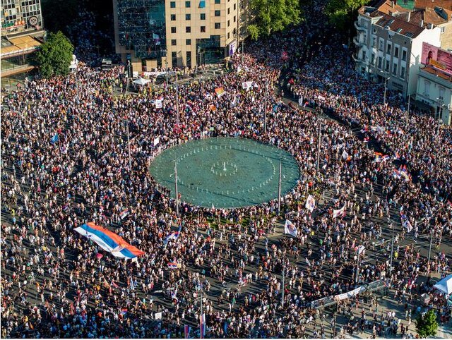 تظاهرات مخالفان در بلگراد به خشوت کشیده شد