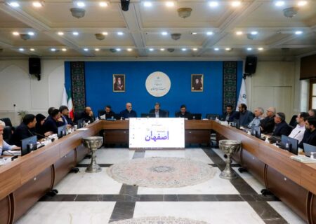 استاندار اصفهان: توسعه شرق استان با محوریت صنایع سبز و کشاورزی پایدار پیگیری می‌شود