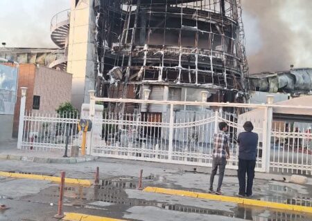 آتش سوزی در فروشگاهی در شاهین شهر ۱ مصدوم داشت