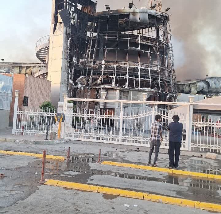 آتش سوزی در فروشگاهی در شاهین شهر ۱ مصدوم داشت