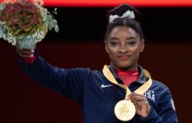 تردید پرافتخارترین ژیمناست جهان درباره حضور در المپیک لس‌انجلس