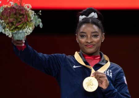 تردید پرافتخارترین ژیمناست جهان درباره حضور در المپیک لس‌انجلس