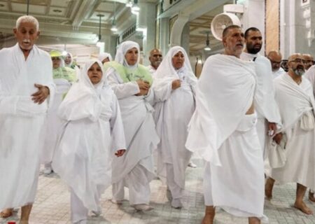 ۱۳۰۰ حاجی یزدی از طریق مرز زمینی به ایران بازگشتند