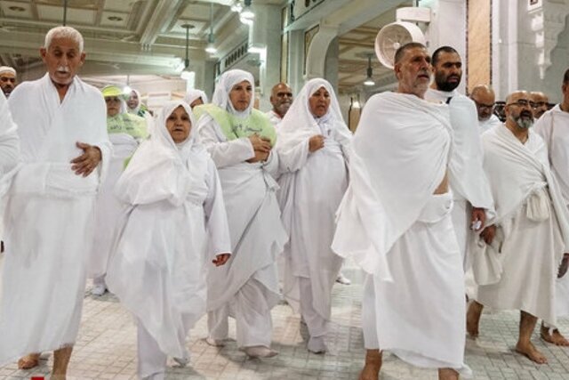 ۱۳۰۰ حاجی یزدی از طریق مرز زمینی به ایران بازگشتند