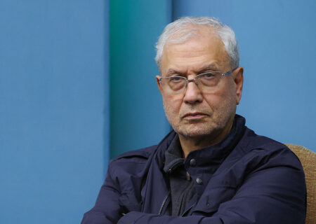 هوا را از من بگیر اما خنده‌ات را نه