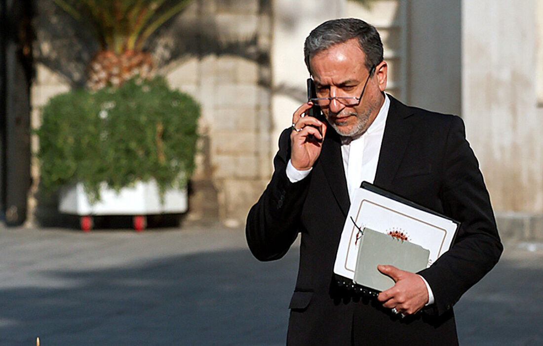 تبریک عراقچی به علی لاریجانی؛ وزارت امور خارجه آماده همکاری نزدیک و صمیمانه با شما است