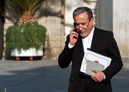 تبریک عراقچی به علی لاریجانی؛ وزارت امور خارجه آماده همکاری نزدیک و صمیمانه با شما است