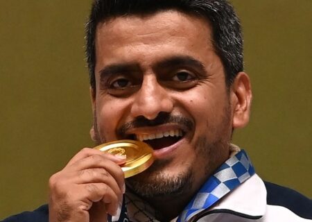 فروغی جهانی خود را به گوینده شجاع شبکه خبر اهدا کرد