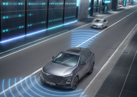 رانندگی نیمه خودران با فونیکس اف‌ ایکس: ایمنی، آرامش و فناوری‌های پیشرفته