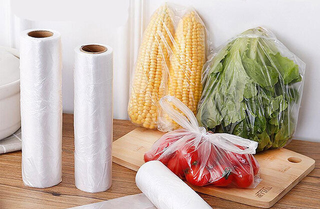 برای نگهداری غذا کدام بهتر است، کیسه فریزر، کیسه زیپ‌دار یا کیسه‌های سیلیکونی؟