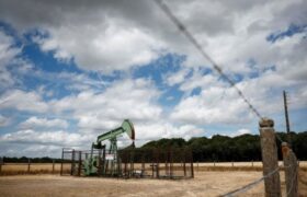 رویترز از افزایش قیمت نفت خام خبر داد