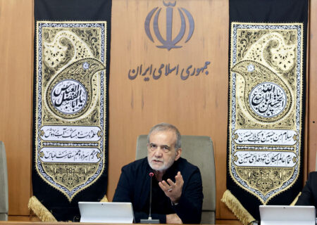 واکنش رئیس‌جمهور به حضور رهبرانقلاب در مراسم شب عاشورا