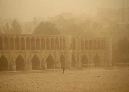 پیش بینی وزش باد شدید و گرد و خاک در اصفهان