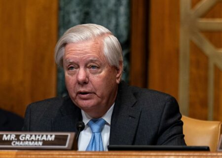 سناتور آمریکایی چین، هند و برزیل را به خاطر همکاری با روسیه تهدید کرد