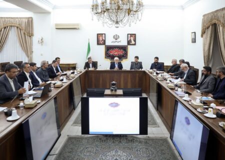 عارف: انسجام بوجود آمده را نباید با بی هنری از بین ببریم/ ضرورت تقویت سکوهای داخلی ارتباطی