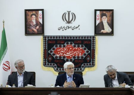 عارف: دولت از پیشنهادهای غیرشعاری و عملیاتی استقبال می‌کند/ ضرورت تحول و آرامش در کشور