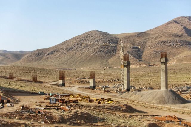 عملیات ریل‌گذاری راه‌آهن مبارکه – سفیددشت – شهرکرد آغاز می‌شود