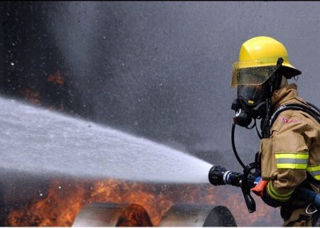 آتش‌سوزی در بازار بزرگ بندرعباس در کمتر از یک ساعت مهار شد