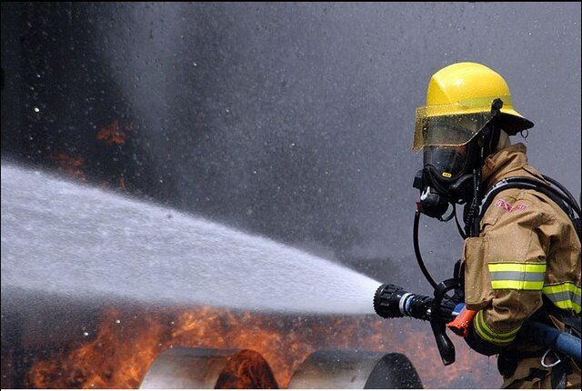 آتشسوزی در بازار بزرگ بندرعباس در کمتر از یک ساعت مهار شد