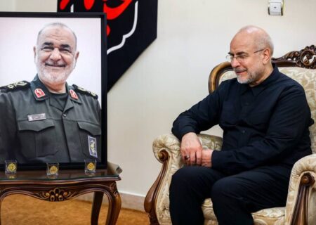 حضور قالیباف در منزل سرداران شهیدان رشید، سلامی و محقق