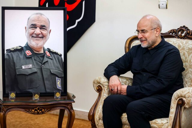 حضور قالیباف در منزل سرداران شهیدان رشید، سلامی و محقق