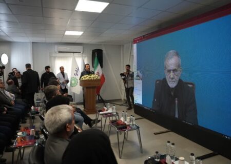 راه‌اندازی فاز نخست نیروگاه خورشیدی آفتاب شرق؛ نماد اراده ملی در توسعه انرژی‌های پاک است/بومی‌سازی ۴۰ درصدی تجهیزات این نیروگاه نمایش ظرفیت فنی و مهندسی در حوزه انرژی پاک است