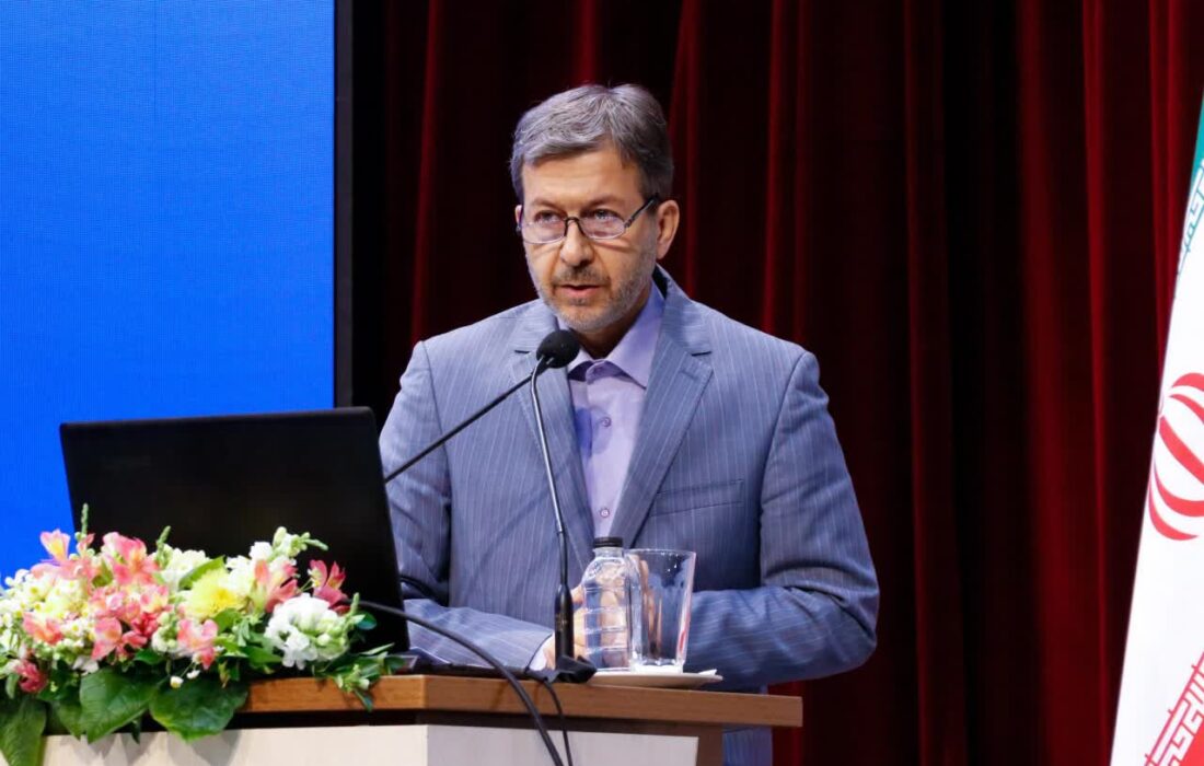 اهل قلم موتور محرکه توسعه فرهنگی و آینده‌سازان تمدن‌آفرین نصف جهان هستند