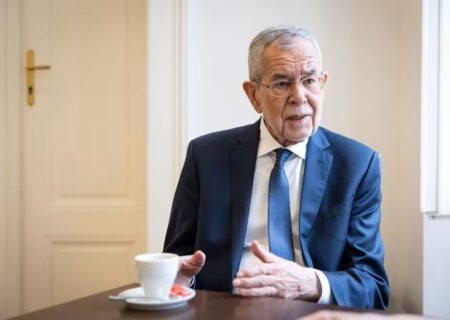 رئیس جمهور اتریش با وزیرخارجه تل آویو درباره ایران گفت وگو کرد