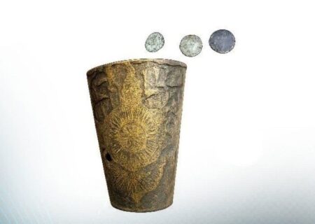 کشف لیوان و سکه‌های تاریخی دوره ایلخانی در اسفراین