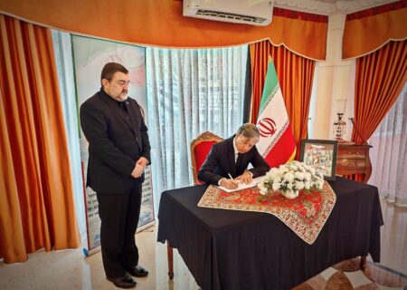 دفتر یادبود قربانیان تجاوز نظامی رژیم صهیونیستی به ایران در سفارت ایران در اندونزی گشایش یافت