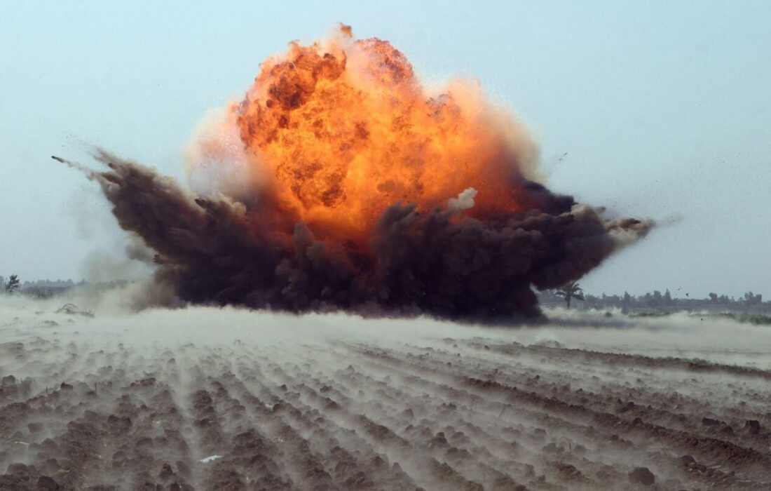 انجام عملیات خنثیسازی مهمات جنگی در مسیر آزادراه تهران – قم