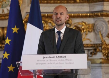 پاریس بار دیگر ایران را به بازگرداندن تحریم‌ها تهدید کرد