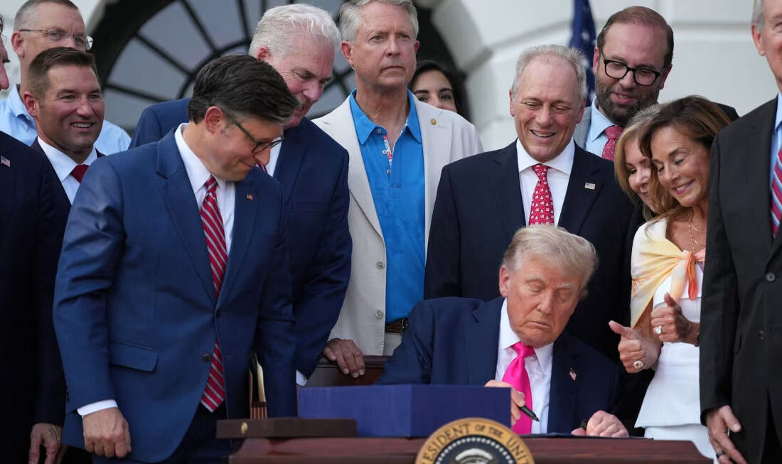 لایحه کاهش مالیات‌ها و نمایش قدرت سیاسی ترامپ در روز استقلال آمریکا امضا شد