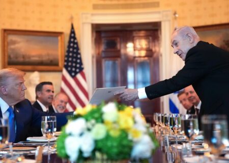 بورل: یک جنایتکار جنگی تأمین‌کننده تسلیحات خود را نامزد جایزه صلح نوبل کرد!