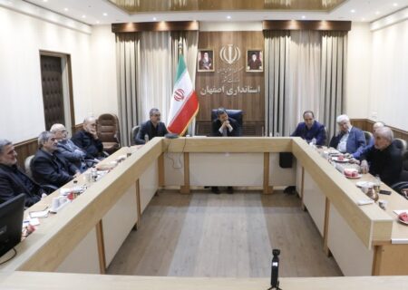 تأکید استاندار اصفهان بر انتقال تجربه‌های پیشکسوتان حوزه سیاسی در شرایط بحرانی