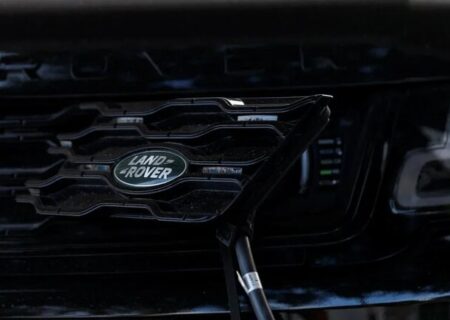 جگوار لندرور، عرضه مدل‌های برقی رنجروور و جگوار خود را به تعویق انداخته است