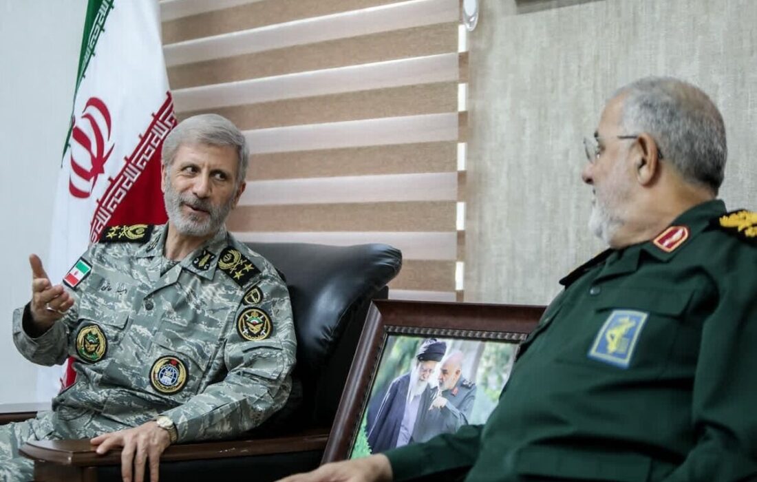 سرلشکر حاتمی: ارتش و سپاه دوشادوش هم برای امنیت و اقتدار ایران تلاش می‌کنند