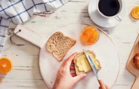 صبحانه واقعاً مهمترین وعده غذایی روز است؟