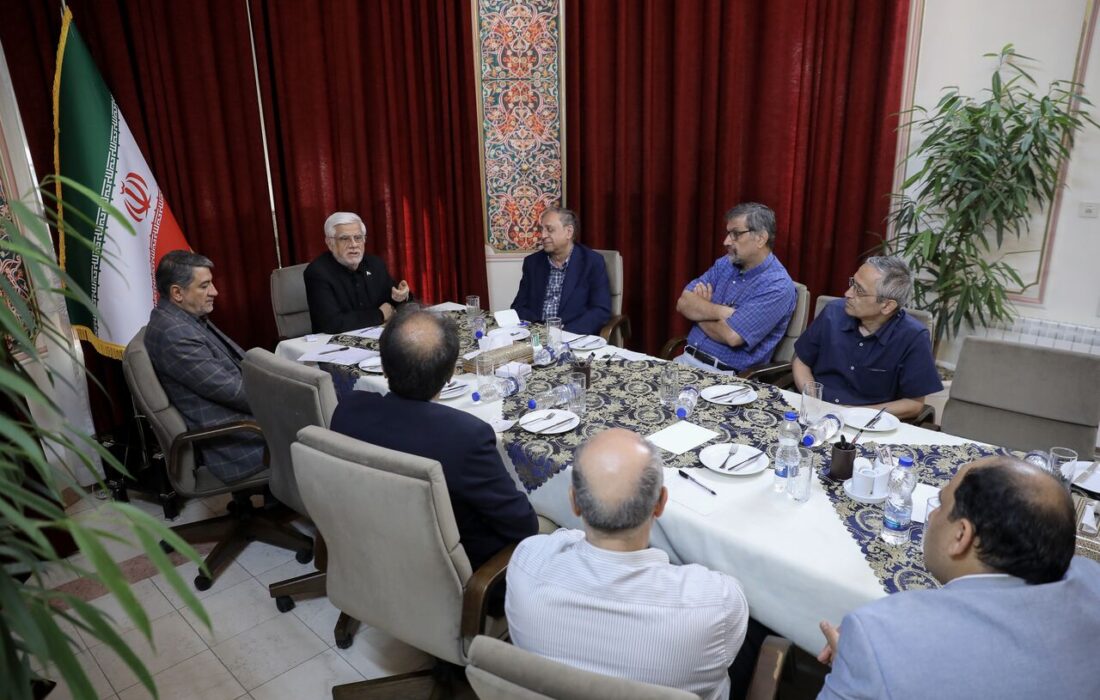 عارف: نظر حاکمیت انجام مذاکره با اقتدار است/ عدم اختلاف میان «میدان» و «دیپلماسی»